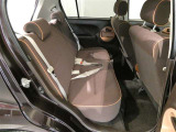 気になる汚れは「まるまるクリン」で解消! 当社の中古車はシートを外して隅々までキレイにクリーニングしてあります(但し、一部 高年式車両等は除きます)
