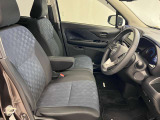 ゆったりと座れる運転席シートですのでストレスなく運転が出来ますよ!