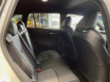 後部座席も気になるようなキズ・汚れやへたり等、大きなダメージはなく、良好な状態です。