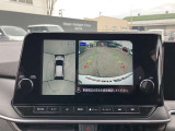 アラウンドビューモニター 駐車場での車庫入れや狭い道路での走行にカメラで確認が出来るので安心です。