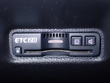 デザインスッキリのビルトイン『ETC』!高速道路の特典はもちろん、キャッシュレスなので料金所では徐行するだけで通過可能です!