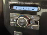 オートエアコン付きなので一度、気温を設定すれば自動的に過ごし易い温度に調整してくれますよ。 車内をいつでも快適空間にしてくれます。