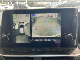 『アラウンドビューモニター』はスムーズな駐車と安全確認をサポートします。