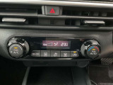 オートエアコンです!ボタンでの簡単な操作で室内を快適な温度にしてくれますので、夏場や冬場でも快適なドライブができます。