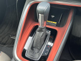 【 シフト 】シフトも操作しやすく快適なドライブを楽しんでいただけます。
