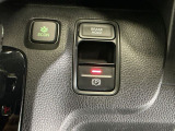 パーキングブレーキはスマートな電子制御式と合わせて渋滞時等にブレーキペダルから足を離しても停車状態を保持してくれるオートブレーキホールド機能で運転が楽になります。スタートはアクセルペダルを踏むだけ