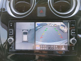 車を真上から画面で確認出来るアラウンドビューモニター♪画面を見ながら車庫入れが非常に楽になります!