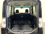 後席を格納すると、これだけの広さが!シーンに合わせたシートアレンジで、大きな荷物も積むことが出来ます♪