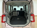 左右の後部座席を格納すると、広々とした荷室空間に♪