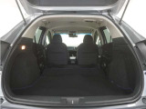 2列目シートを倒すことで、大変広いラゲッジスペースとなります。大きな荷物を積んだりと様々な用途にご利用いただけます。