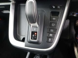 ワンタッチでPレンジへシフトチェンジできます。