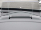 運転視界の遠方上方に虚像を投影することで前を見ながら情報の視認ができます。本当にドライバーが必要な情報を適切に伝え、楽しんで頂くことを考えた新世代装備です。※虚像は1.5m前方に浮かぶイメージです。