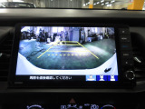 バックカメラの画像です。ガイドラインがスムースな車庫入れをサポートいたします。車庫入れの安心感がアップしますね。