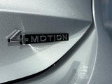 テールゲートに配された4MOTIONエンブレム。高い走破性を誇る4WDシステム搭載モデルであることをさりげなく主張します。