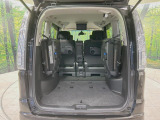 後席を格納すると、これだけの広さが!シーンに合わせたシートアレンジで、大きな荷物も積むことが出来ます♪