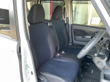 運転席もゆったりとお座り頂けます。
