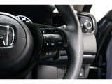Hondaセンシングの機能のひとつ、アダプティブクルーズコントロール付!アクセルから足を離しても設定したスピードと前車との車間を保ち走行してくれます!車線維持もアシスト☆高速道路で疲労軽減ですね☆