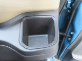 運転席側の手の届きやすい位置にドリンクホルダーが付いています。