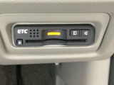 ハンドルの右下にETCがついています。高速道路の料金所の通過も楽々です!。 カードの取り出しもしやすい場所についています。