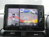 アラウンドビューモニターも装備しております。ご覧のように車体を真上か見たような映像なので、車庫入れの苦手なお客様ももうご心配いりません。