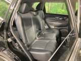 後部座席も気になるようなキズ・汚れやへたり等、大きなダメージはなく、良好な状態です。