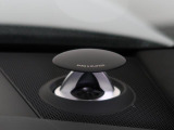 デンマークが世界に誇る高品質サラウンドシステム。クリアでダイナミック。そして臨場感溢れる上質なサラウンドサウンドをドライブ中にご体感いただけます。