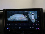 バックモニター付き。駐車の際のサポートとなり、必須アイテムのひとつですよね。それでも、バックする際は必ずご自身の目で確認をしてください。パノラミックビューで上から見下ろした視点でも確認できます!