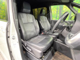 運転席シート廻りは使用感も少なく、良好な状態となっています。丁寧に使われていたことがよくわかりますね。
