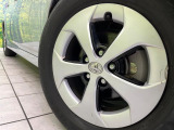【純正15インチアルミホイール】外観にマッチした純正アルミホイールを装着しております。各種社外アルミホイールや、スタッドレスタイヤも取扱いしております。是非ご相談ください♪