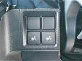 運転席に加え、助手席にもシートヒーターを装備。寒い日でも快適なドライブが楽しめます。