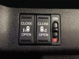 【両側パワースライドドア】両側がパワースライドドアになっており、運転席のスイッチやスマートキーでも開閉が可能です!開口部も広いので乗り降りも楽々♪