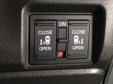 【両側パワースライドドア】両側がパワースライドドアになっており、運転席のスイッチやスマートキーでも開閉が可能です!開口部も広いので乗り降りも楽々♪