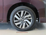 純正のアルミホイール装着車です。タイヤサイズは165/65R14です。