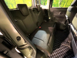 後部座席も気になるようなキズ・汚れやへたり等、大きなダメージはなく、良好な状態です。