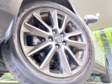 【純正18インチアルミホイール】外観にマッチした純正アルミホイールを装着しております。各種社外アルミホイールや、スタッドレスタイヤも取扱いしております。是非ご相談ください♪