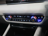 【エアコン/シートヒーター/シートベンチレーション】オート式エアコンは操作性もバッチリ!運転席助手席にはシートヒーターが、座面と背もたれをすばやく温め、寒い時期にも快適な運転環境を提供します。
