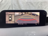 狭い場所での駐車やすれ違いなどでより的確な運転操作に役立つ360&deg;ビューモニターが装備されています。