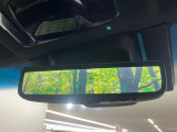 【デジタルインナーミラー】後席の大きな荷物や同乗者で後方が確認しづらい時でも安心!カメラが撮影した車両後方の映像をルームミラー内に表示。クリアな視界で状況の確認が可能です!