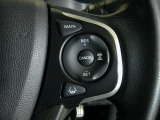 ハンドル右側にはクルーズコントロールのスイッチが装備され運転中の操作も安心して行えます!