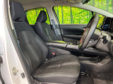 運転席シート廻りは使用感も少なく、良好な状態となっています。丁寧に使われていたことがよくわかりますね。後部座席も気になるようなキズ・汚れやへたり等、大きなダメージはなく、良好な状態です。