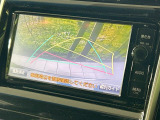 【バックカメラ】駐車時に後方がリアルタイム映像で確認できます。大型商業施設や立体駐車場での駐車時や、夜間のバック時に大活躍!運転スキルに関わらず、今や必須となった装備のひとつです!