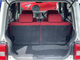 【トランク】積み込みやすくて、たっぷり積める荷室です。シートアレンジできるものは、乗車人数と荷物の量や大きさによってシートを動かすことができるので、より快適なドライブが可能です!