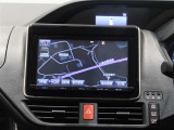 純正ナビ9型(NSZT-Y64T)を装備。タッチパネル式で使いやすく、お出かけもラクラクです。