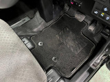 嬉しい純正フロアマット付き♪ 状態も良好です(^^♪