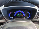 とっても見やすいメーターです。夜間時はラグジュアリーな気分にさせてくれる照明が魅力ですので、夜のドライブも楽しみになりますよ♪