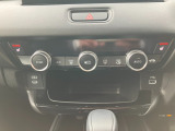 もちろんフルオートエアコン!前席シートヒーターもついてますのでいつでも快適です。