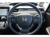 【ハンドル】スピードを一定に保つクルーズコントロールやオーディオのスイッチ等、安全に運転できる機能が満載!