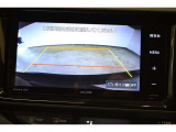 バックモニター付き。 車両後方の映像が画面に表示されるので、車庫入れが苦手な人も安心です。 ただし、目視確認もお忘れなくお願いいたします。