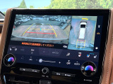 【パノラミックビューモニター】専用のカメラにより、上から見下ろしたような視点で360度クルマの周囲を確認することができます☆死角部分も確認しやすく、狭い場所での切り返しや駐車もスムーズに行えます。