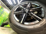 【純正16インチアルミホイール】外観にマッチした純正アルミホイールを装着しております。各種社外アルミホイールや、スタッドレスタイヤも取扱いしております。是非ご相談ください♪